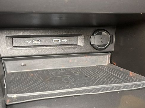 Used 2023 Volkswagen Tiguan SE image 25