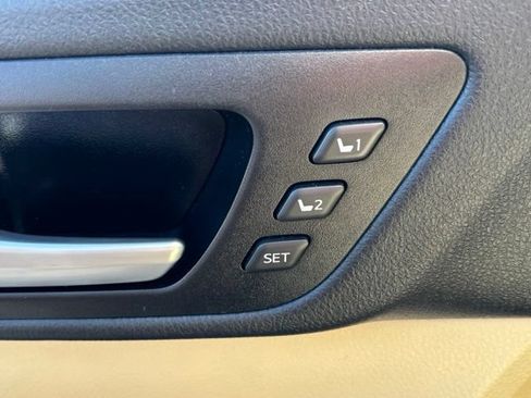 Used 2017 Toyota Highlander Limited Platinum AWD/4WD image 11