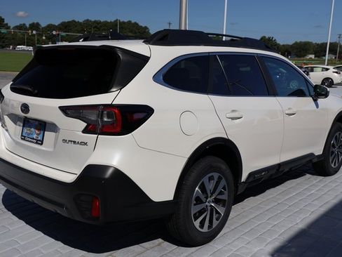 Used 2020 Subaru Outback Premium image 5