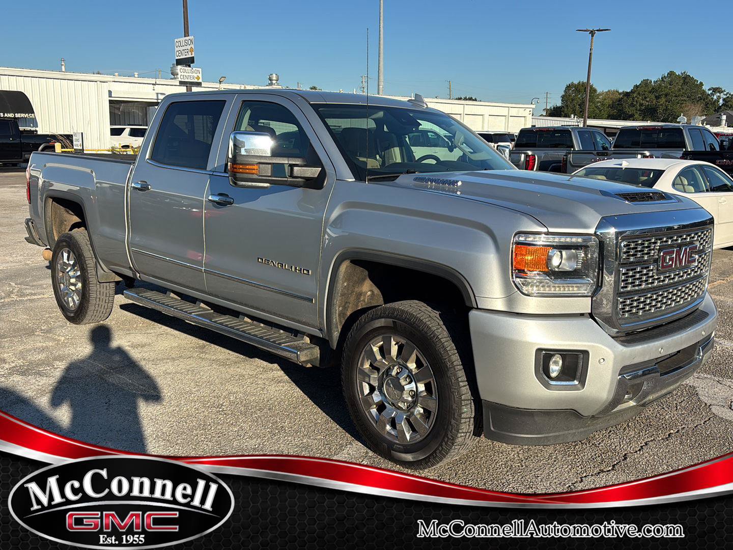 Used 2018 GMC Sierra 2500 Denali w/ Duramax Plus Package AWD/4WD image 1