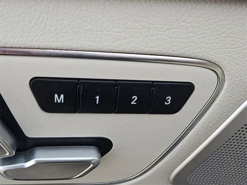 Used 2014 Mercedes-Benz E 550 4MATIC Sedan image 21