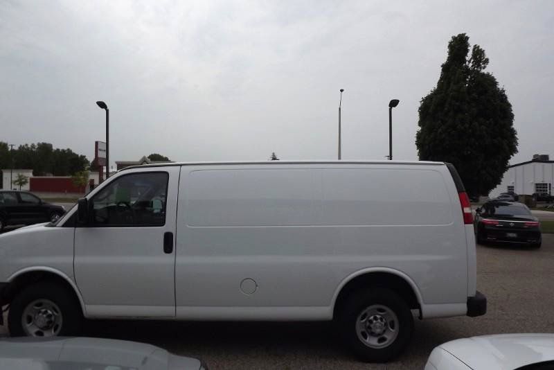 Used 2017 Chevrolet Express 2500 RWD image 7