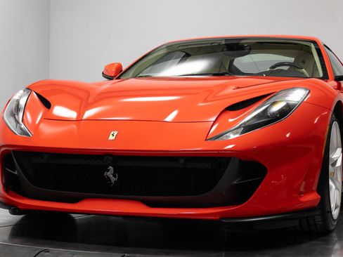 Used 2018 Ferrari 812 Superfast image 97