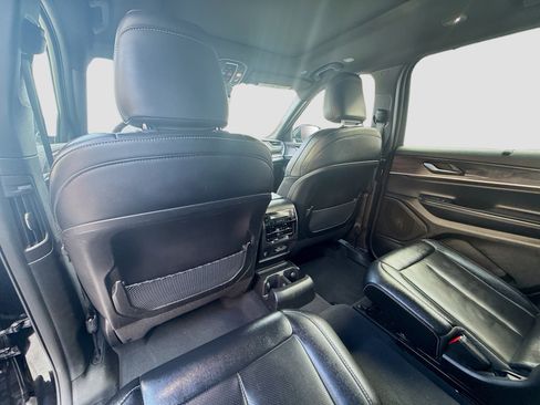 Used 2024 Jeep Grand Cherokee L Limited w/ Luxury Tech Group II image 23