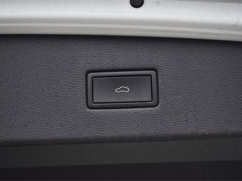 Used 2022 Volkswagen Tiguan SE image 26