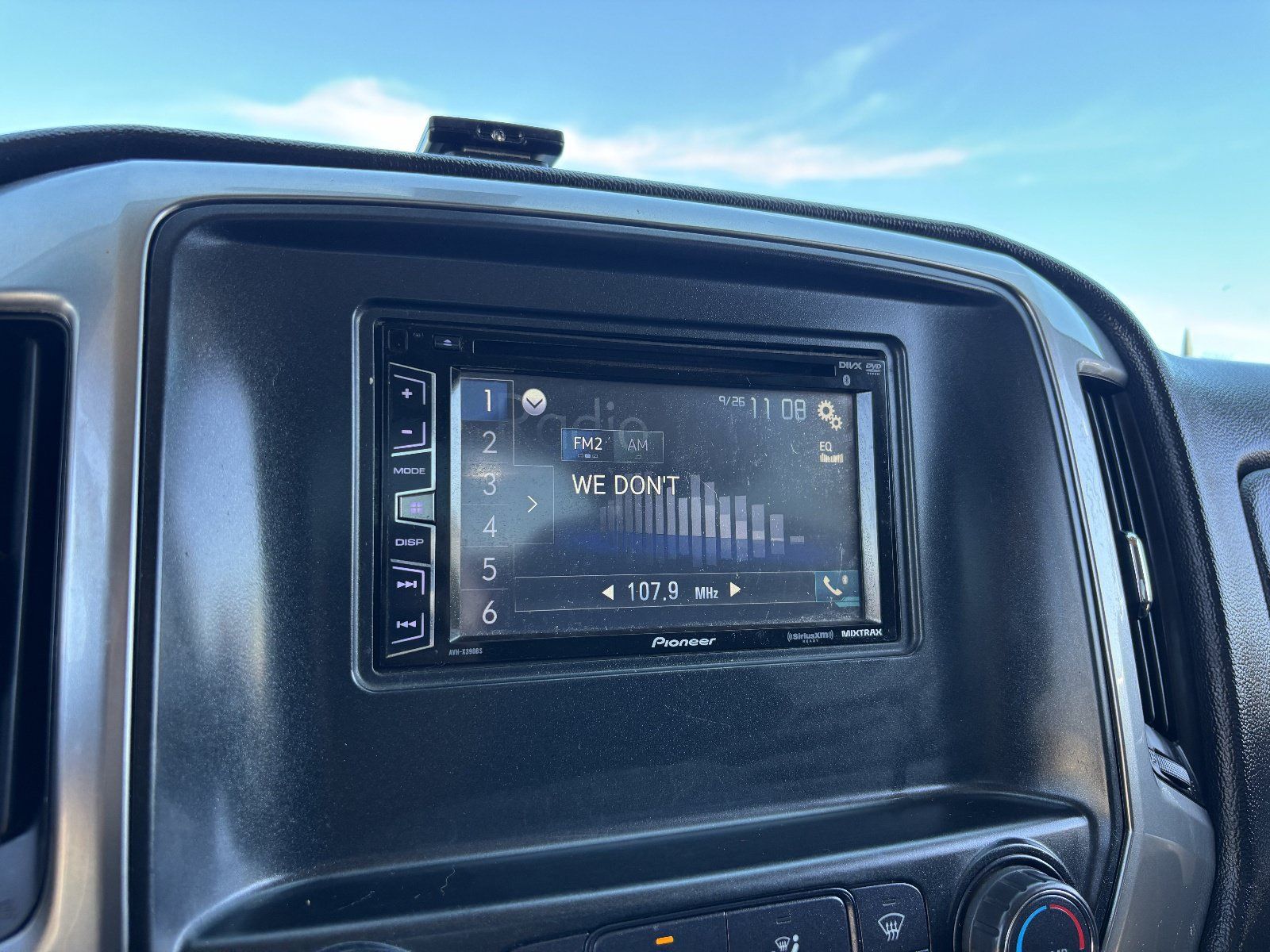 Used 2015 Chevrolet Silverado 1500 LT AWD/4WD image 23