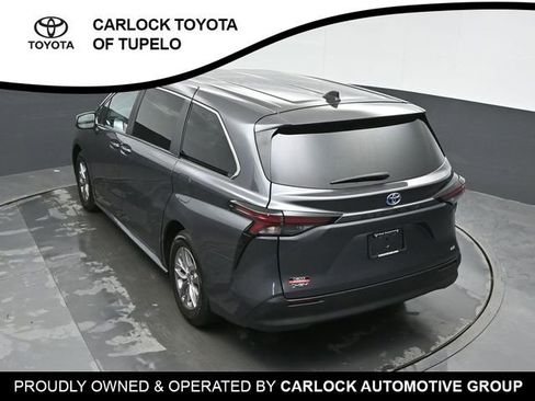 Used 2025 Toyota Sienna LE image 36