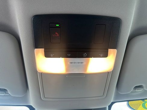 Used 2023 Nissan Rogue SV image 25