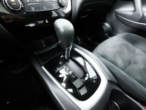 Used 2015 Nissan Rogue SV AWD/4WD image 28