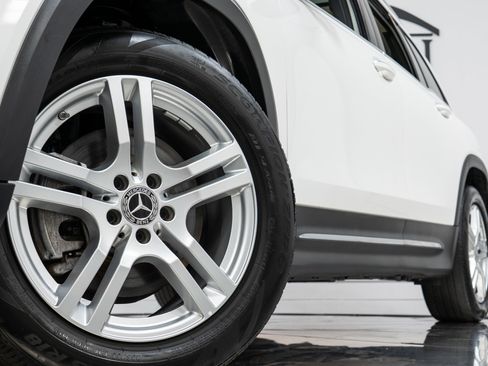 Certified 2021 Mercedes-Benz GLB 250 4MATIC w/ Premium Package image 27