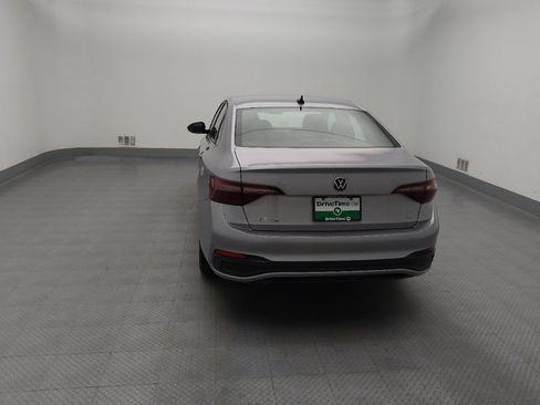 Used 2024 Volkswagen Jetta SE FWD image 6