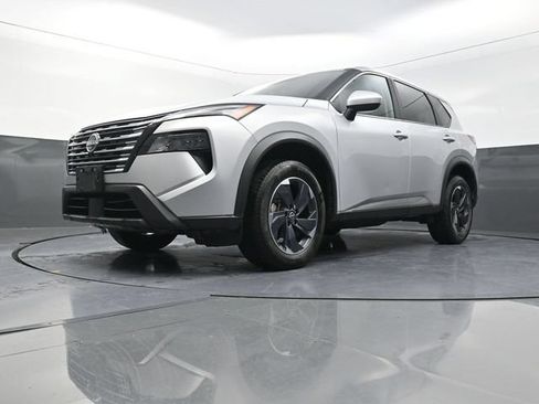 Used 2024 Nissan Rogue SV FWD image 33