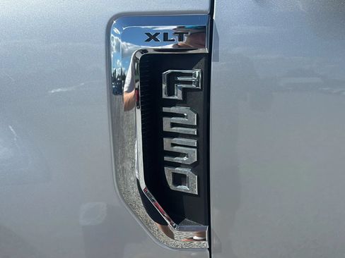 Used 2019 Ford F250 XLT AWD/4WD image 13