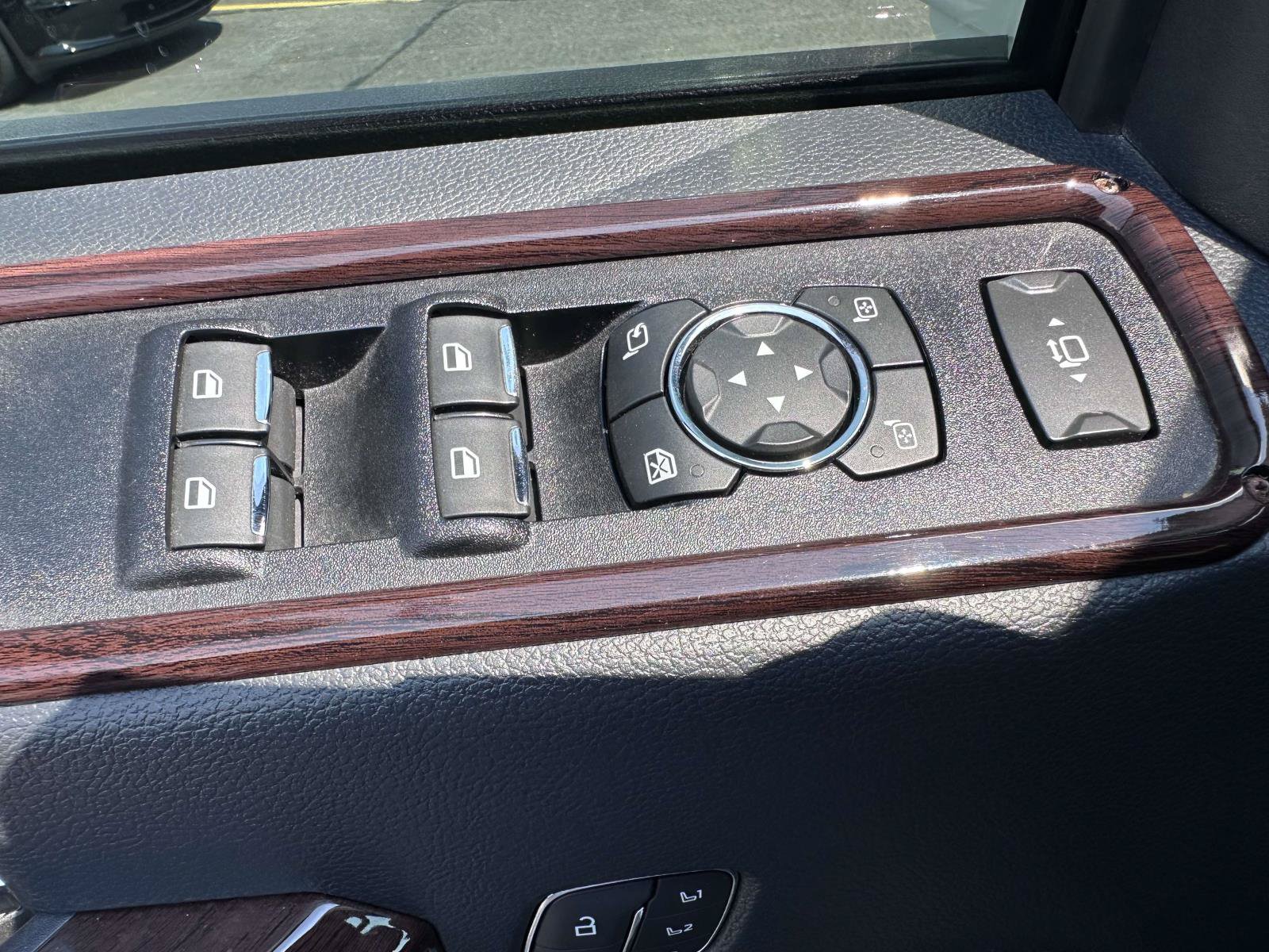 Used 2022 Ford F250 Lariat w/ Lariat Ultimate Package AWD/4WD image 11
