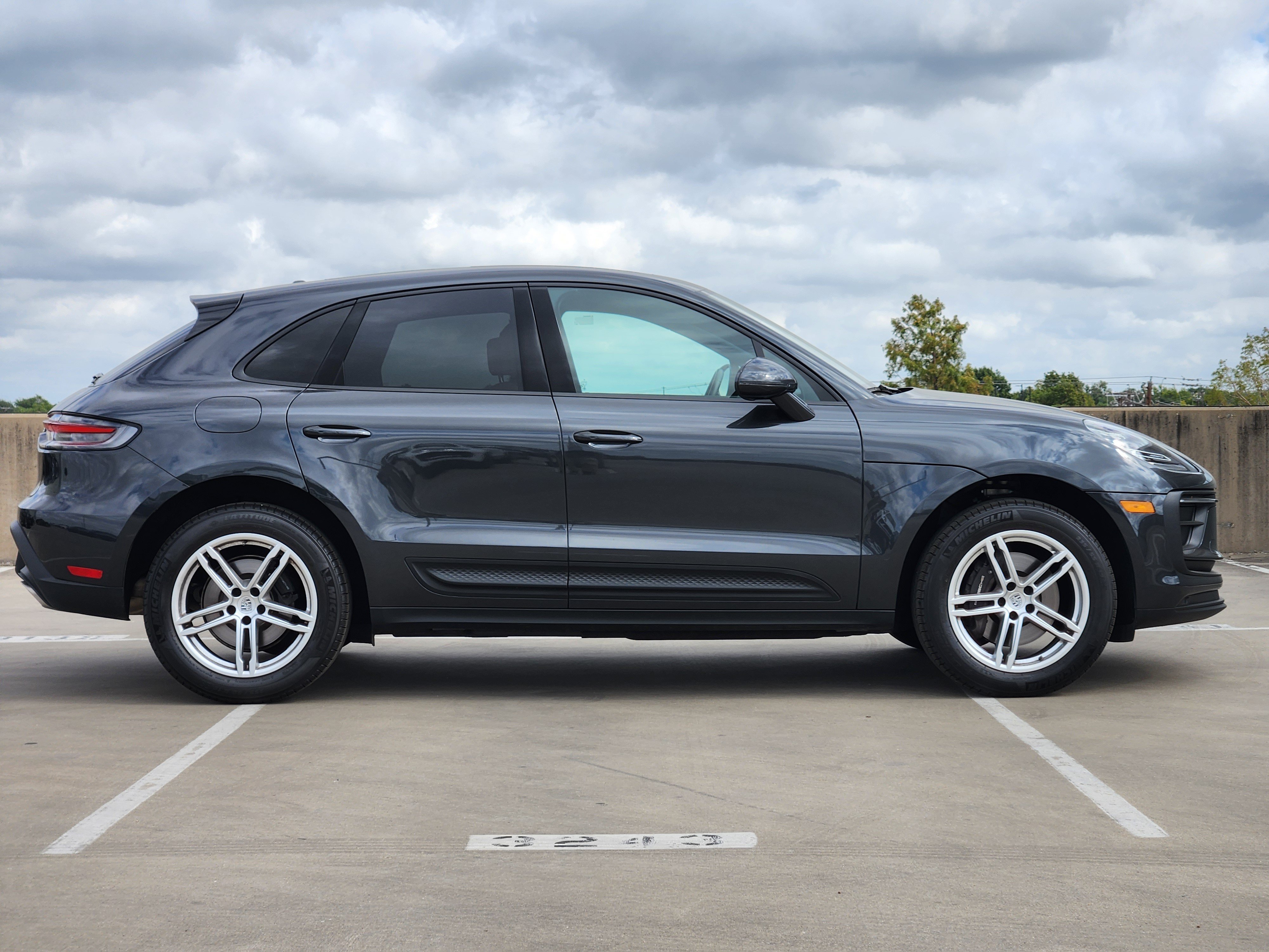 Certified 2026 Porsche Macan AWD/4WD image 9