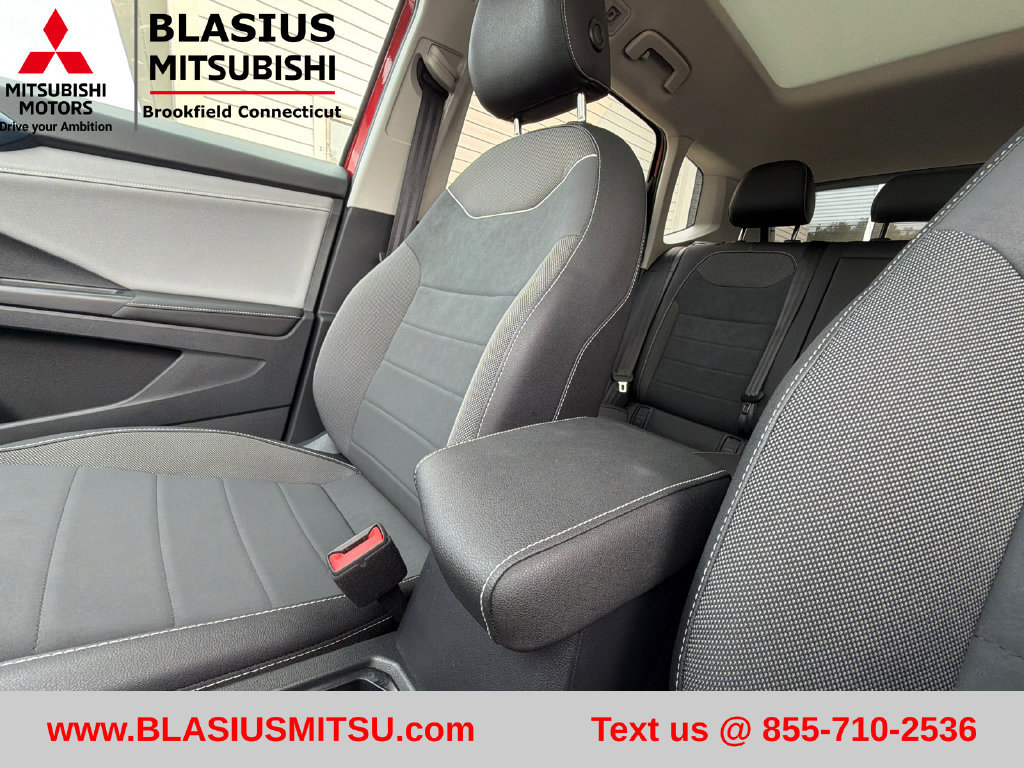 Used 2024 Volkswagen Taos SE w/ Panoramic Sunroof Package AWD/4WD image 29