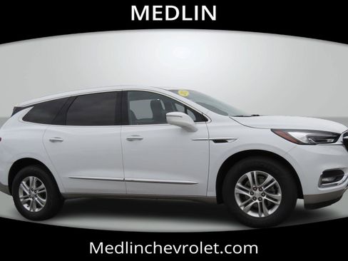 Used 2021 Buick Enclave Essence image 2