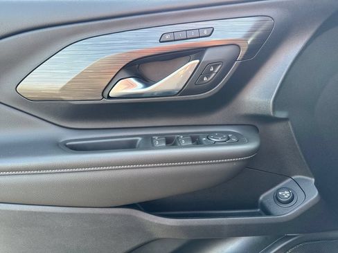 Used 2023 GMC Terrain SLT w/ Infotainment Package II AWD/4WD image 18