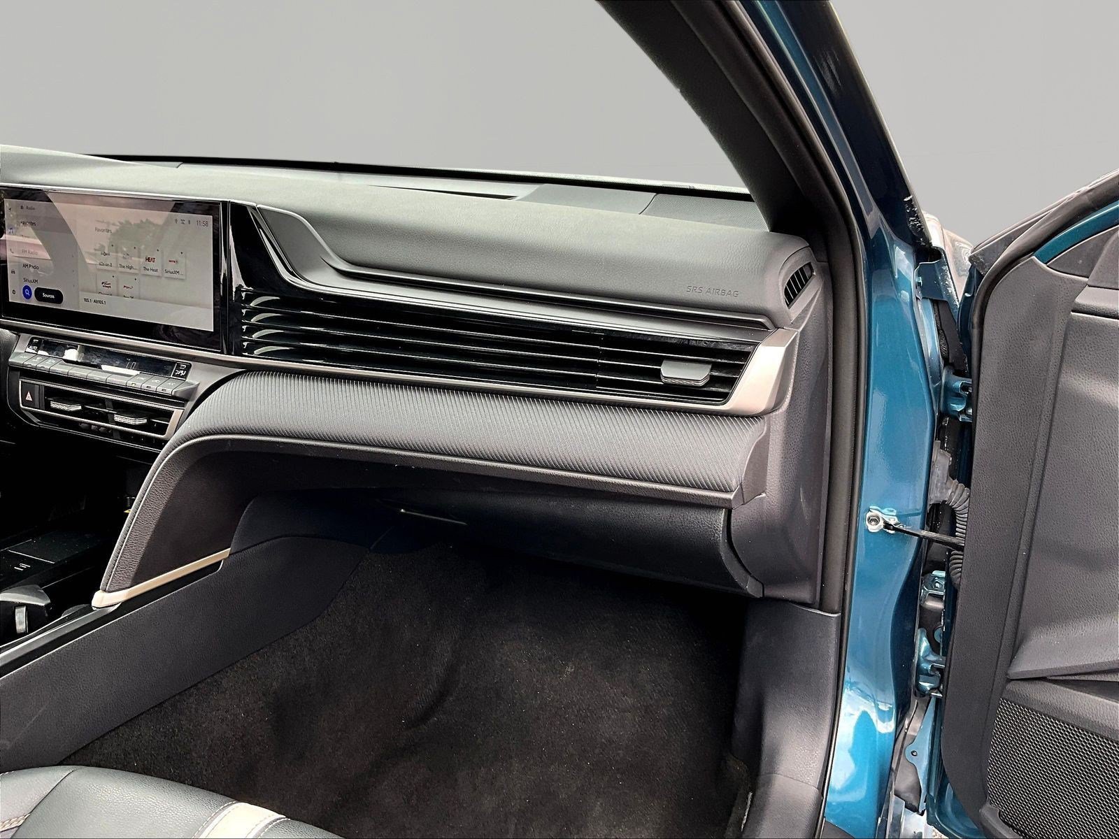 Used 2025 Toyota Camry SE w/ Multimedia Upgrade Package FWD image 26