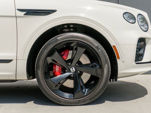 Used 2023 Bentley Bentayga AWD/4WD image 38