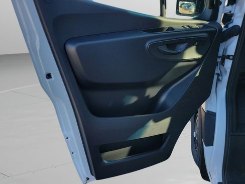Used 2025 Mercedes-Benz Sprinter 2500 image 30