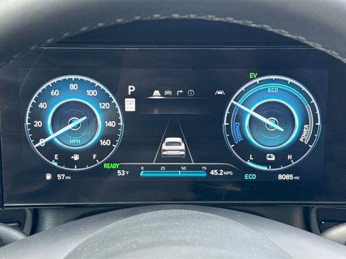 Used 2025 Hyundai Elantra Limited image 30