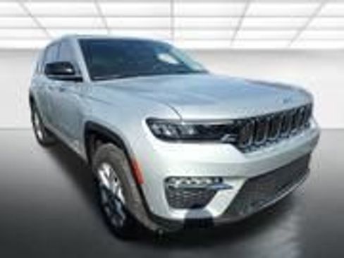 Used 2023 Jeep Grand Cherokee Limited w/ Luxury Tech Group II AWD/4WD image 8