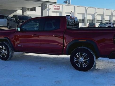 Used 2025 GMC Canyon AT4 image 6