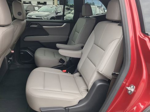 Used 2024 GMC Acadia Elevation w/ Luxury Package image 12