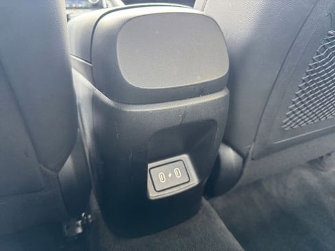 Used 2025 Hyundai Elantra Limited image 24