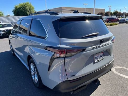 Used 2023 Toyota Sienna XLE Woodland Edition AWD/4WD image 5