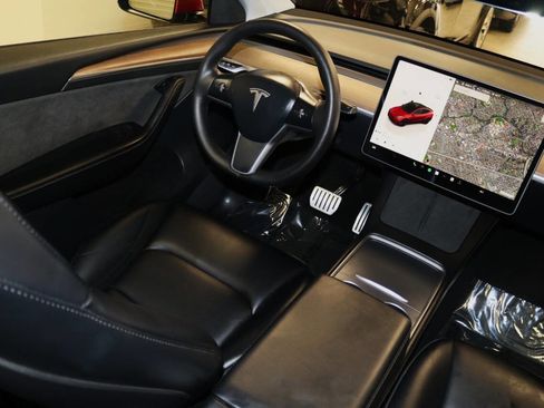 Used 2023 Tesla Model Y Performance image 14