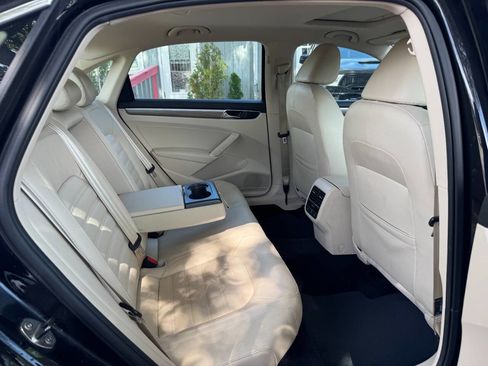 Used 2017 Volkswagen Passat 1.8T SEL Premium FWD image 13
