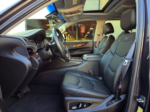 Used 2016 Cadillac Escalade ESV Luxury RWD image 14