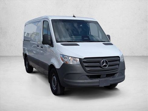 Used 2025 Mercedes-Benz Sprinter 2500 image 3