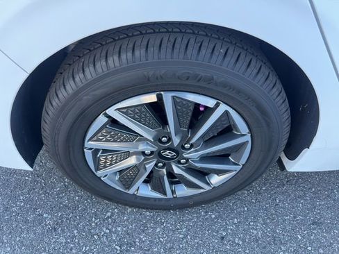 Used 2020 Hyundai Ioniq Limited image 12