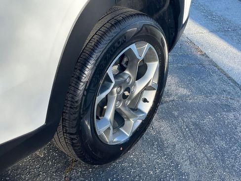 Used 2025 Chevrolet Trax LT image 31