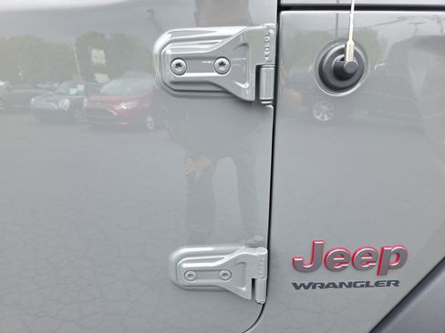 Used 2018 Jeep Wrangler Rubicon w/ Cold Weather Group image 30