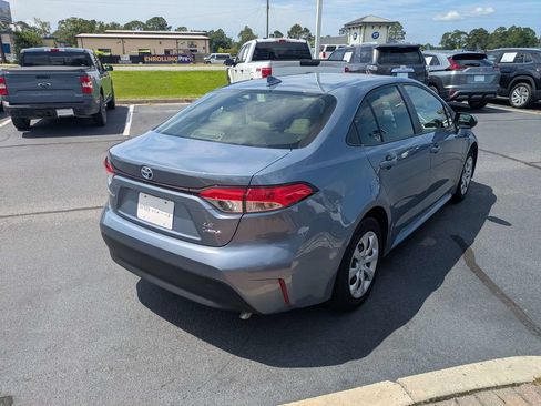 Used 2025 Toyota Corolla LE FWD image 5