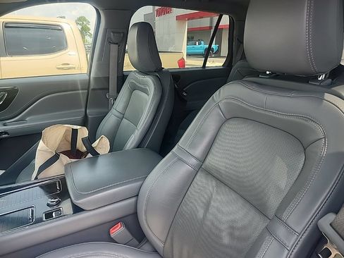 Used 2021 Lincoln Aviator Reserve w/ Elements Package Plus RWD image 11