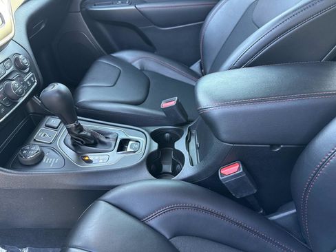 Used 2021 Jeep Cherokee Trailhawk w/ Technology Group image 14