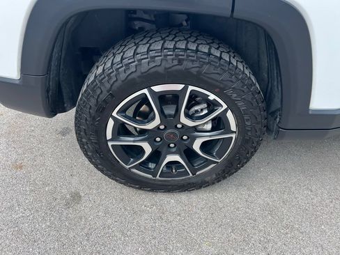 Used 2025 Jeep Compass Trailhawk AWD/4WD image 14