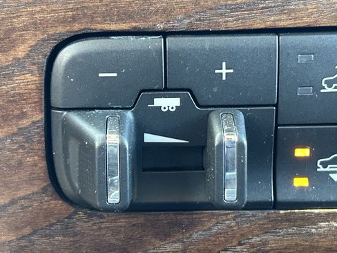 Used 2016 RAM 1500 Laramie Longhorn w/ Convenience Group image 34