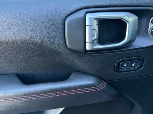 Used 2021 Jeep Gladiator Rubicon AWD/4WD image 10