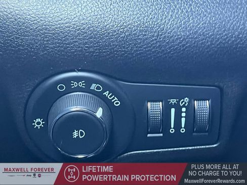 Used 2022 Jeep Compass Latitude image 12