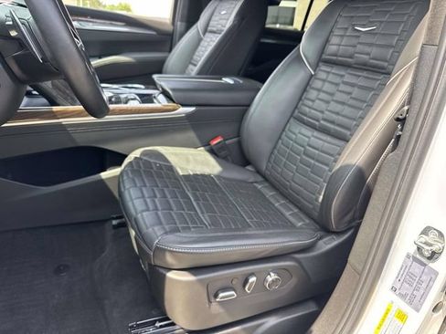 Used 2025 Cadillac Escalade ESV Sport Platinum AWD/4WD image 21