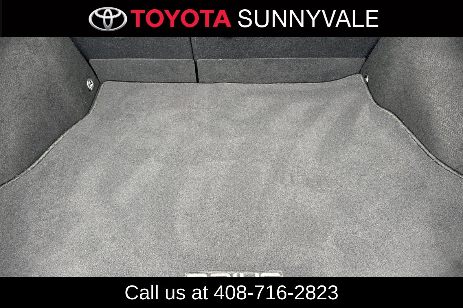 Certified 2018 Toyota Prius Three Touring FWD image 17