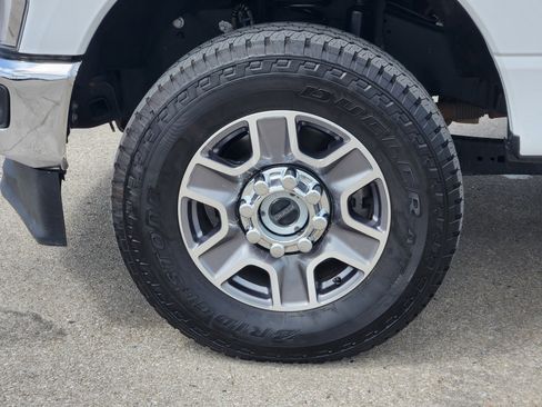 Used 2024 Ford F250 Lariat w/ FX4 Off-Road Package AWD/4WD image 10