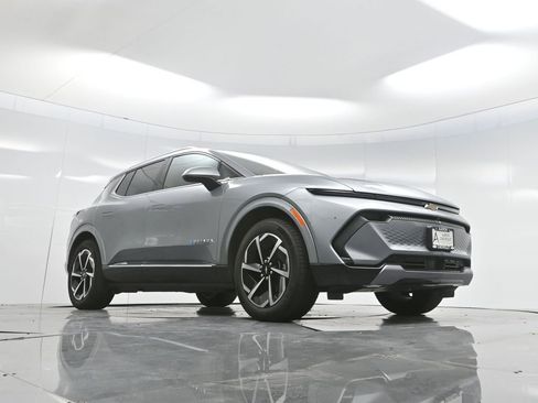 Used 2025 Chevrolet Equinox EV LT w/ Convenience Package image 62