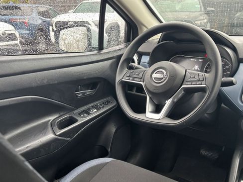 Used 2025 Nissan Versa SV FWD image 31